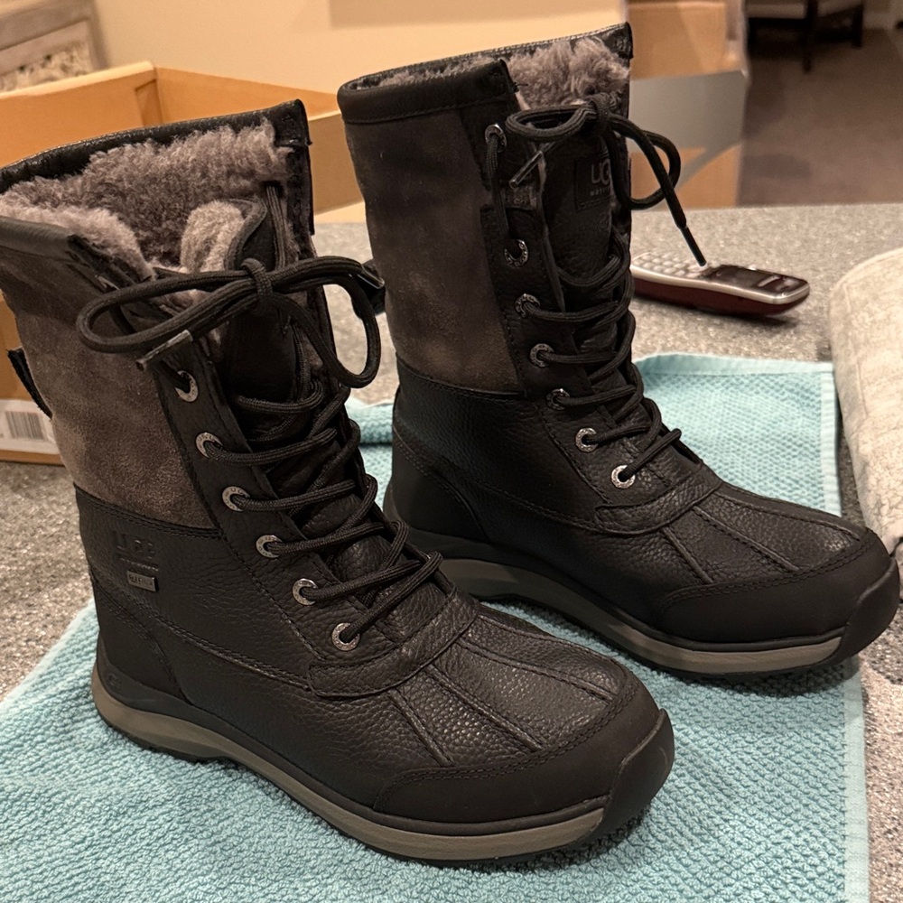 UGG Adirondack Boot III. 7.5 - Picture 2 of 10